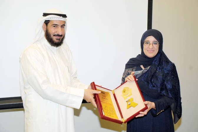 د عيسى القدومي مكرما وفاء العماني﻿