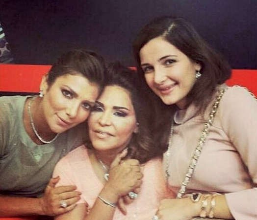 اصالة اثناء زيارتها لصديقتها احلام بعد ازمتها في مطار لبنان﻿