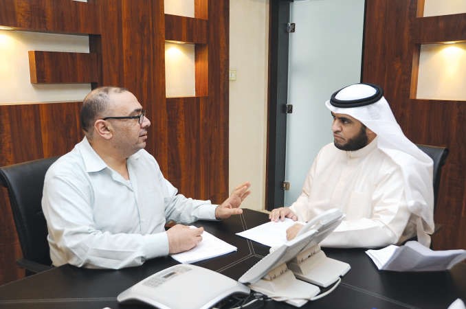 دفراج الرداس متحدثا للزميل اسامة دياب 	فريال حماد﻿