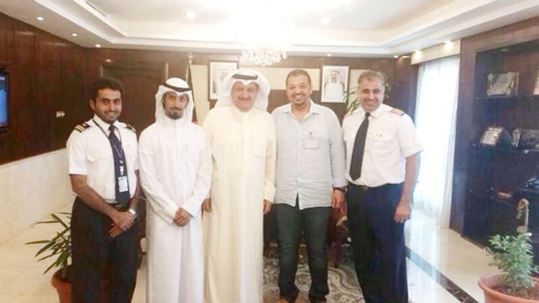 عيسى الكندري خلال استقبالة وفد نقابة العاملين بالخطوط الجوية الكويتية