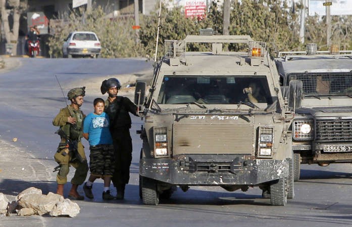 الجيش الاسرائيلي يعتقل فتى فلسطينيا خلال اشتباكات عقب الاحتجاج ضد توسيع مستوطنة عوفرا في الضفة امسافپ