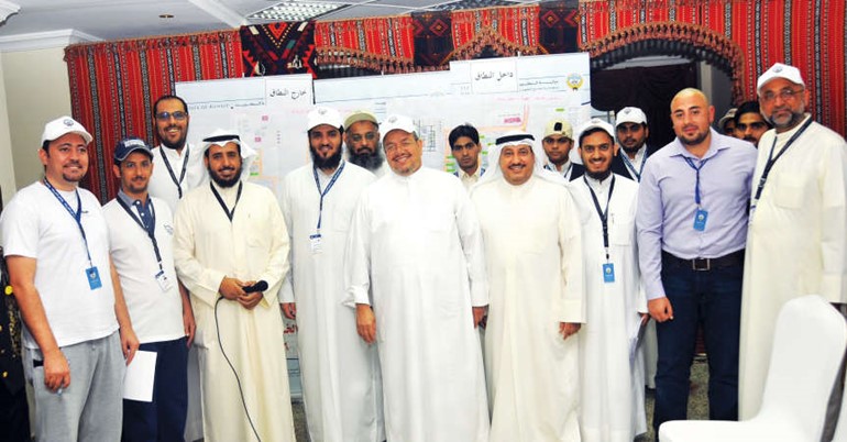 د عادل الفلاح مع اعضاء البعثة ﻿