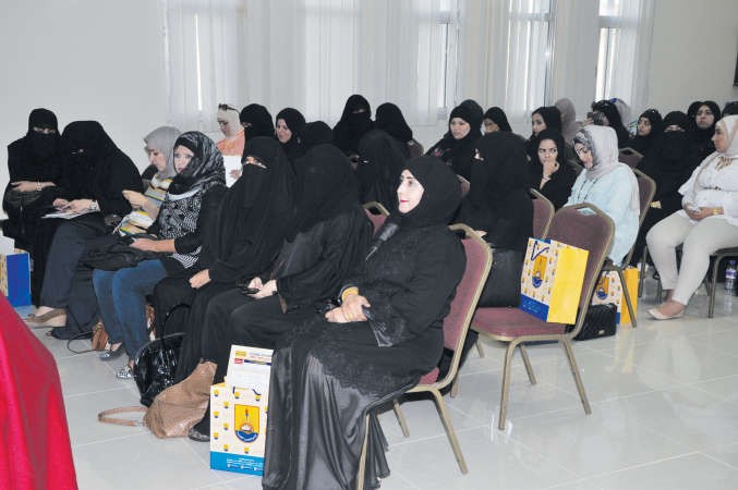 عدد من التربويات خلال اللقاء