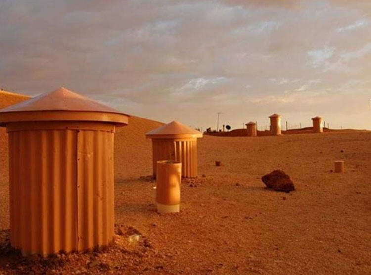 بالصور.. مدينة أسترالية يعيش سكانها تحت الأرض