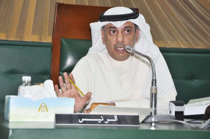 مهلهل الخالد خلال ترؤسه الجلسة 