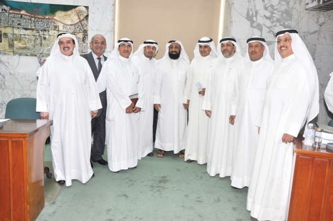 مانع العجمي يتوسط معلي الموسى وماحمد المنفوحي ودحسن كمال وعادل الميع ويوسف الصقعبي ومعبدالكريم الزيد وراشد الحشان