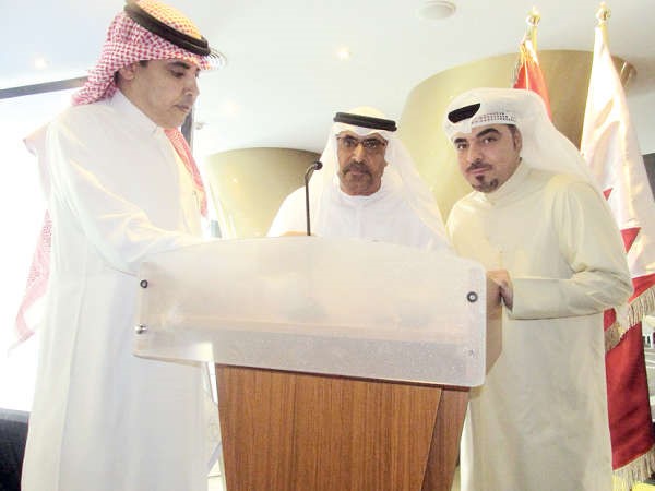 يوسف جوهر مع الاماراتي احمد المجيني والسعودي خالد الشهوان﻿