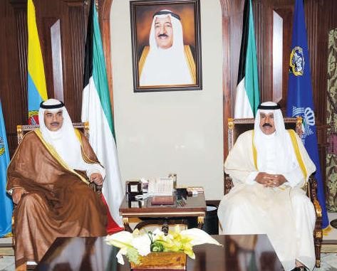 سمو ولي العهد الشيخ نواف الاحمد مستقبلا الشيخ صباح الخالد ﻿