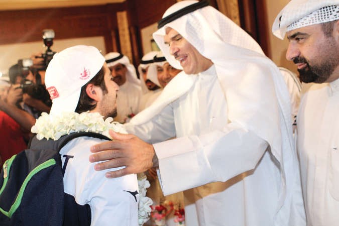 الشيخ سلمان الحمود يهنئ المزين ويشيد بانجازه ﻿