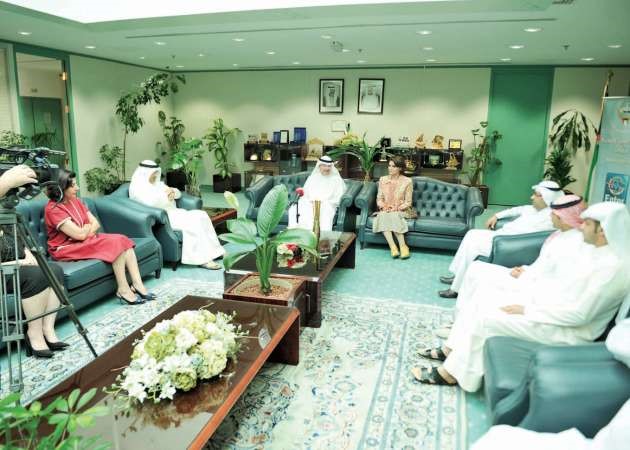 عبد اللطيف السريع ود فريال بوربيع وعدد من ممثلي جامعة الكويت والجهاز المركزي لتكنولوجيا المعلومات