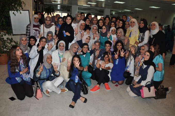 طالبات الطبية وفرحة بالفوز﻿