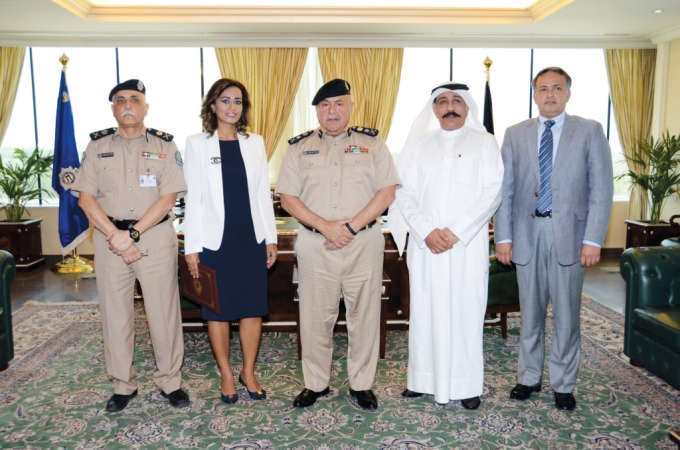 الفريق الفهد متوسطا د نورة العمير واللواءين العوضي وباقر﻿