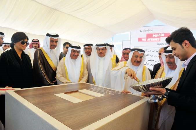 نائب رئيس مجلس الوزراء في مملكة البحرين الشيخ خالد بن عبدالله ال خليفة يضع حجر اساس مشروع الافنيوز البحرين
﻿