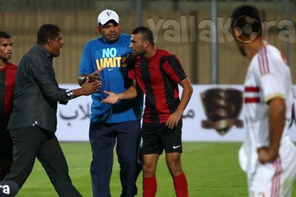 بالفيديو.. صفعة مدرب مصري للاعبه تشعل الدوري المصري 