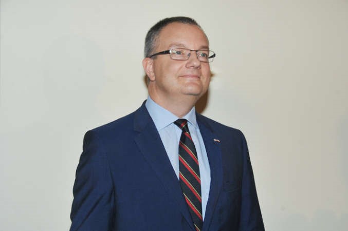 السفير ماثيو لودج﻿