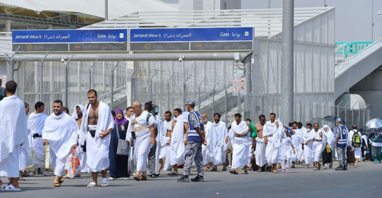 الحجاج في نفرتهم الى منى امس﻿
