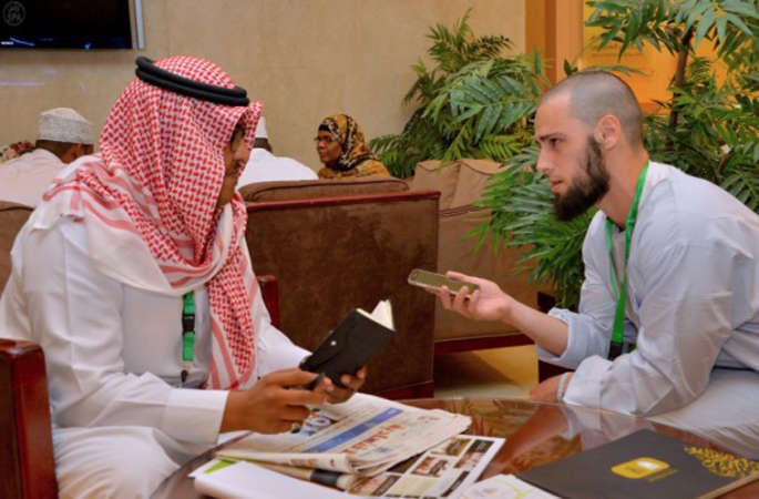الحاج الفرنسي يتحدث للصحافة عن رحلته﻿