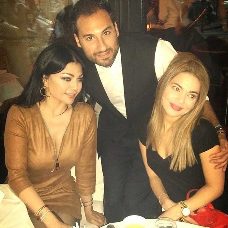 هيفاء وهبي مع مجموعة من الاصدقاء