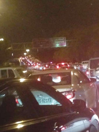 الزحمة على طريق المطار امتدت على مسافة كيلو متر﻿