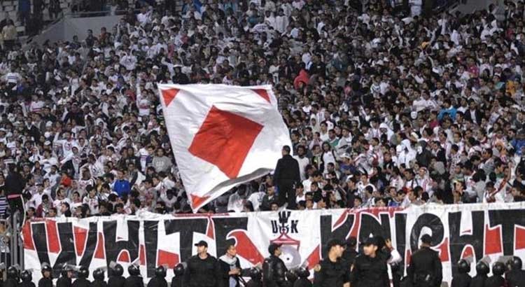 جمهور الزمالك بيشجع الأهلي!