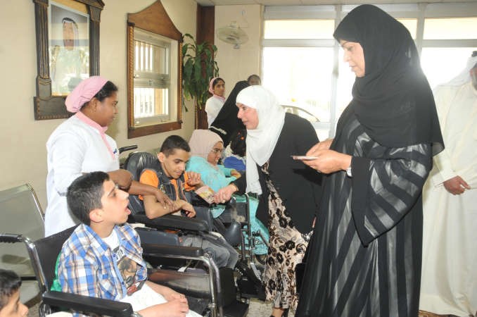 الملا تعايد ذوي الاحتياجات الخاصة 