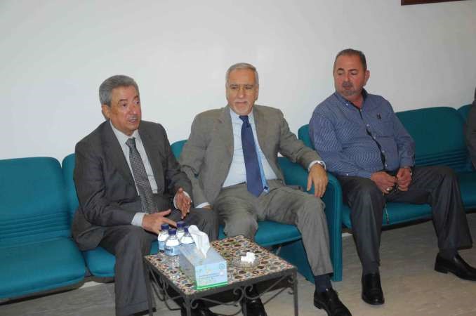 عدد من المهنئين 