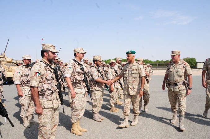 نائب رئيس الاركان الفريق الركن محمد الخضر خلال زيارته الى لواء السور﻿