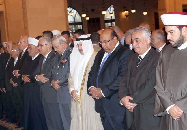 رئيس الحكومةتمام سلام وممثل الرئيسين فؤاد السنيورة وسعد الحريري النائب عمار حوري يؤدون صلاة العيد بمشاركة سفيرنا في لبنان عبدالعال القناعي محمود الطويل