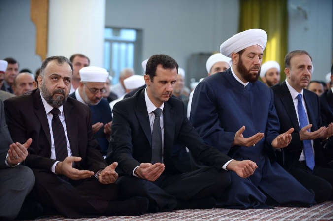 الرئيس السوري بشار الاسد خلال صلاة عيد الاضحى	رويترز﻿