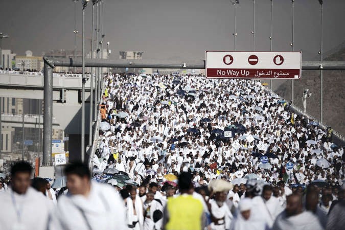 الجسر الجديد الذي بلغ طوله 950 مترا وعرضه 80 مترا يتكون من اربعة ادوار وطابق ارضي