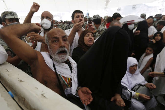 ضيوف الرحمن يرجمون الجمرة الكبرى