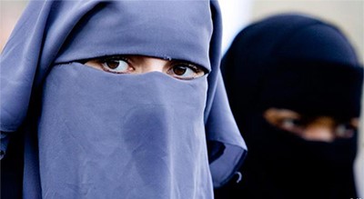 أستراليا: المنقبات يحضرن البرلمان خلف حواجز زجاجية