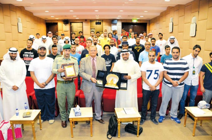 ممثلو الحرس الوطني يكرمون داحمد راغب 