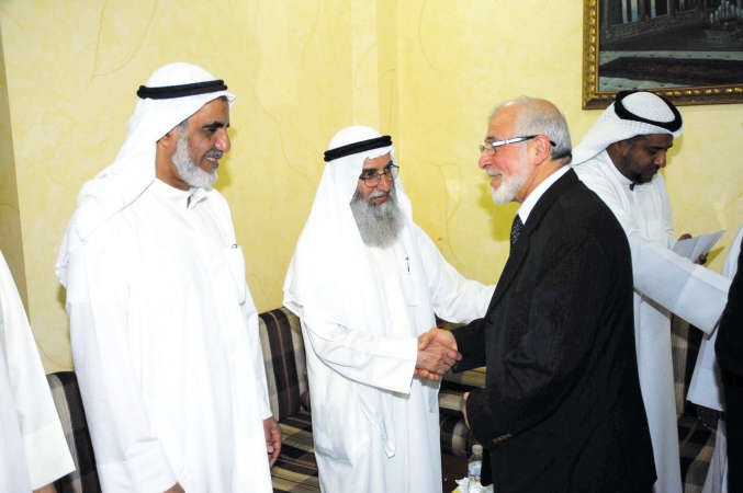 دعبدالله العتيقي يتلقى التهاني ﻿