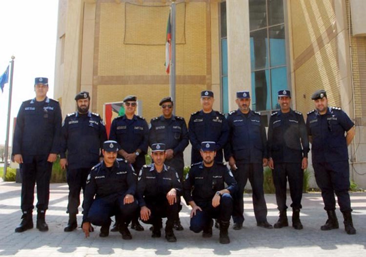  اللواء طارق حمادة متوسطا عددا من رجال الامن العام ثاني ايام العيد ﻿