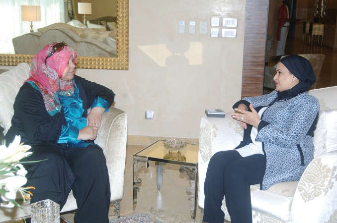 هيفاء الزامل متحدثة الى الزميلة هناء السيد 	ناصر عبدالسيد﻿