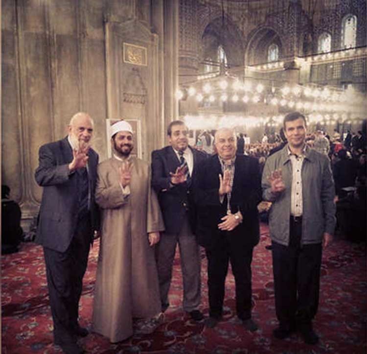 صورة: وجدي غنيم وقادة الإخوان يظهرون باسطنبول بعد إبعادهم من قط