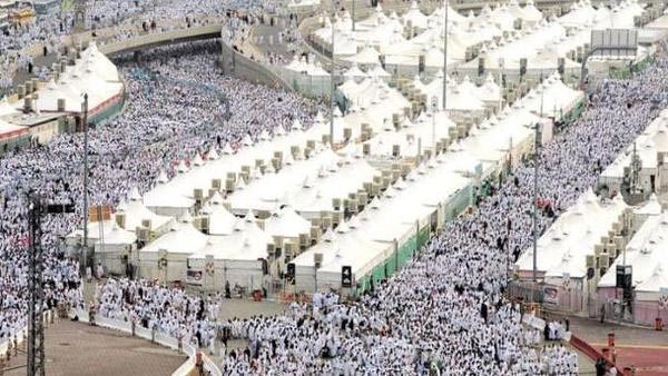 حاجة مصرية تصاب بنوبة بكاء بعد العثور على ابنها بمنى