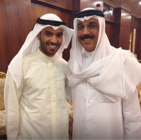 عبدالله الرويشد مع المطرف في كواليس المسرح