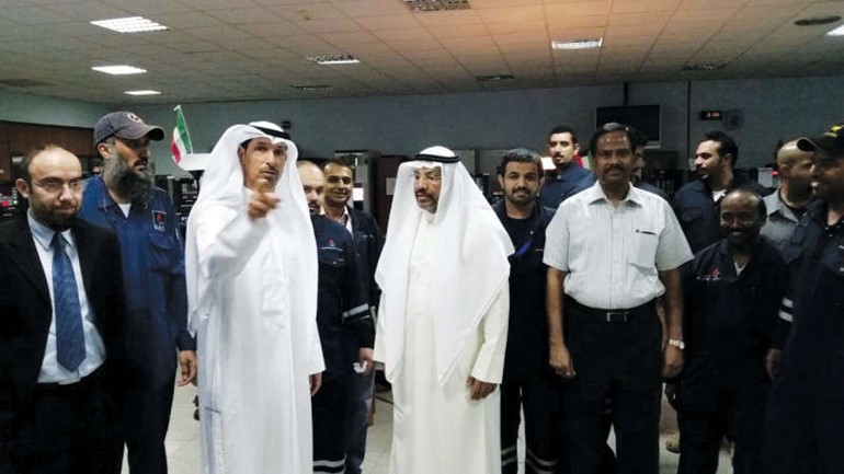 المطيري والعازمي في غرفة التحكم