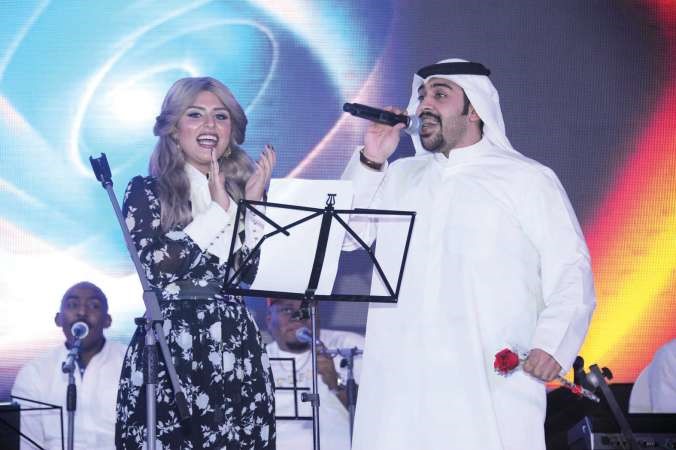 جاسم محمد وزوجته شيماء في الحفل﻿