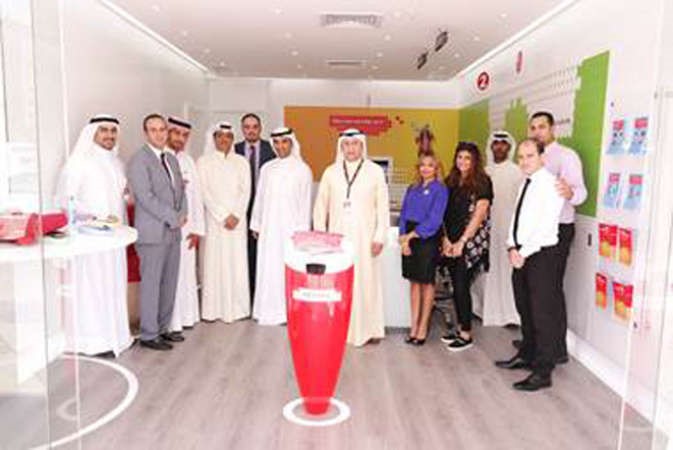 لقطة جماعية لمسؤولي Ooredoo داخل الفرع 