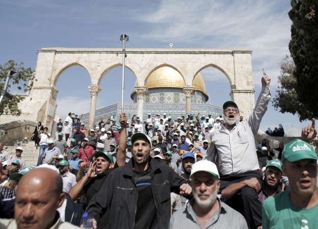 احتجاجات فلسطينية امام مسجد قبة الصخرة على الحصار الاسرائيلي للمسجد الاقصى امسافپ