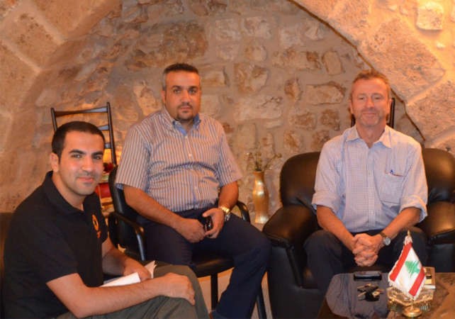مدير مكتب كير في لبنان غيرت ريتشارد ومدير فرع جبل لبنان ابراهيم الحاوي والمسؤول الاعلامي محمود شبيبمحمود الطويل