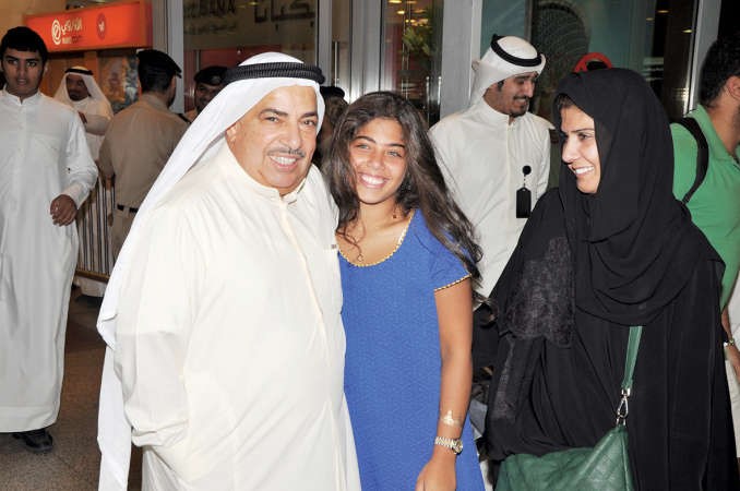 دجاسم المضف لدى عودته وفي استقباله اسرته 