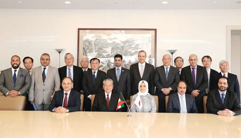 هند الصبيح مع الرئيس الفخري لشركة جيهجيسي اليابانية الرائدة للمقاولات الهندسية يوشيهيرو شيغهيسا