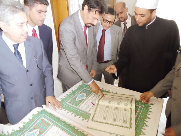 الشيخ علي الخالد يطلع على محفوظات المركز الاسلامي الثقافي في روما 