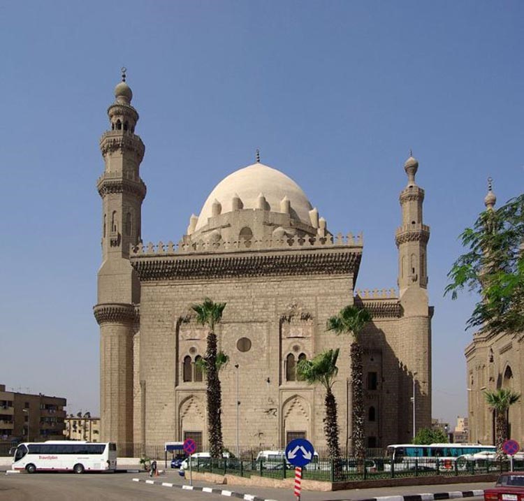 مسجد السلطان حسن بن الناصر بن محمد بن قلاوون احد سلاطين دولة المماليك