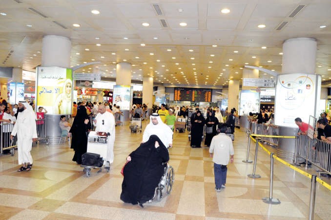 وفود الحجاج تواصلت الى مطار الكويت امس 