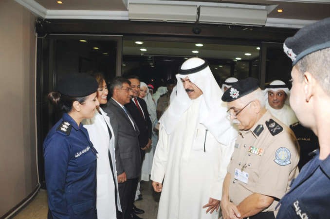 الخالد خلال جولته في الادلة الجنائية بحضور اللواء عدنان باقر﻿